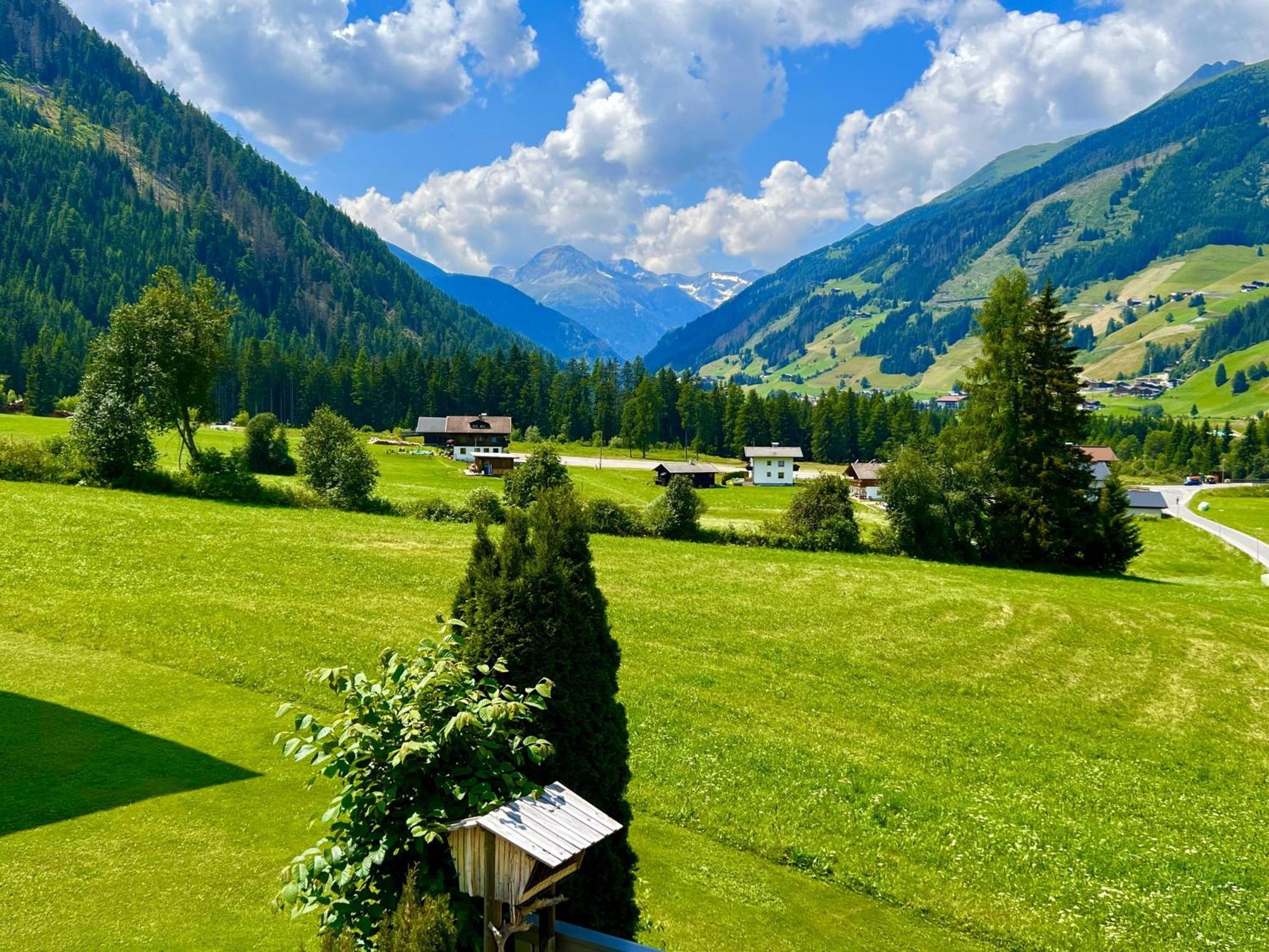 Hotel Garni Burger Sankt Jakob in Defereggen Bagian luar foto